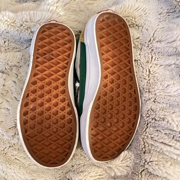 Vans - Picture 2 of 10